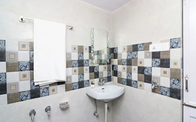 OYO Home 13520 Comfortable 2RK