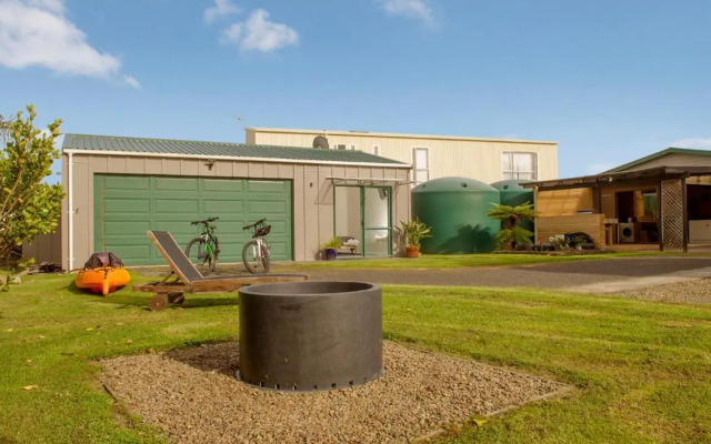 Beachside Beauty - Kuaotunu Holiday Home