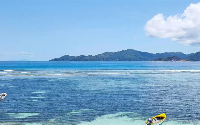 MT Seaside Apartment