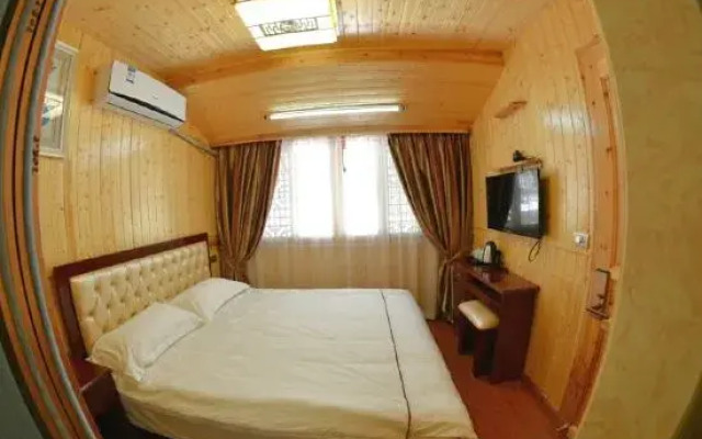 Yongjia Mountain Stream Farmhouse