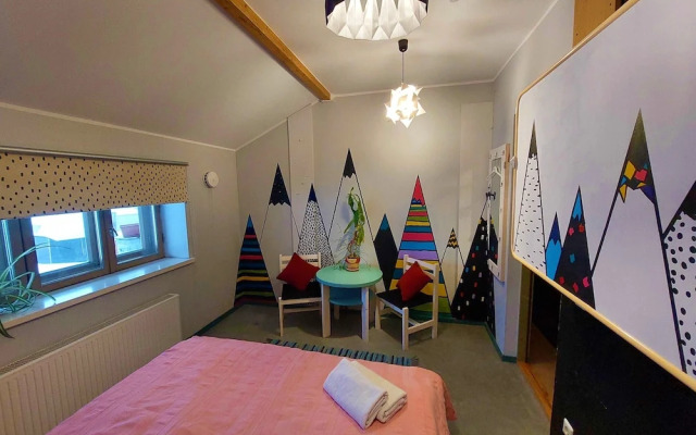 Looming Hostel
