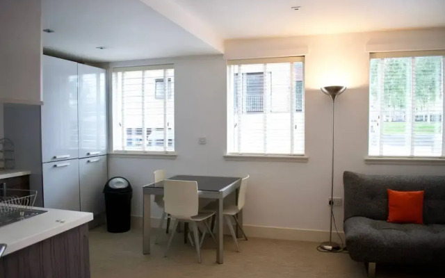 Super Central City Apartment - 1 Bedroom, Sleeps 4