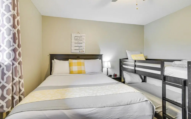 Inviting Branson West Condo w/ Pool Access