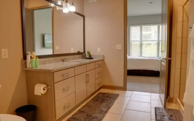 Luxury Midtown Oasis Rooftop Pool