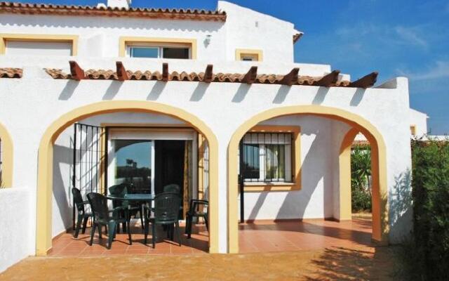 Bungalow with terrace, pool in Alicante