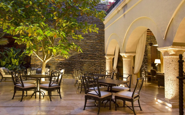 Bastión Luxury Hotel
