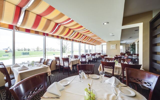 Monte Carlo Inn Vaughan Suites