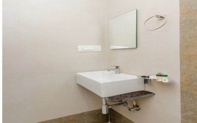 OYO 11706 Hotel Avion Park