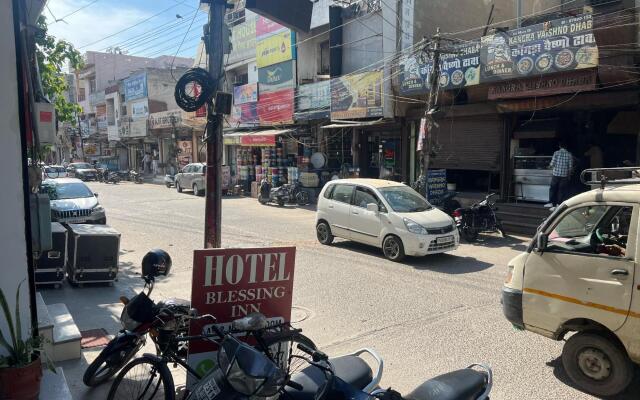 OYO 19355 Blessing Guest House