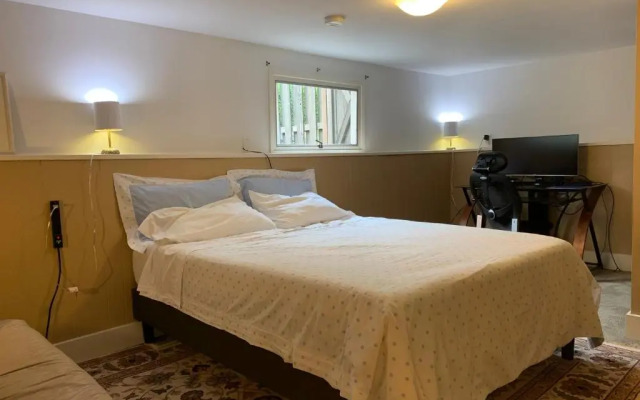 Private Suite 3 Bedrooms&Living near U-District