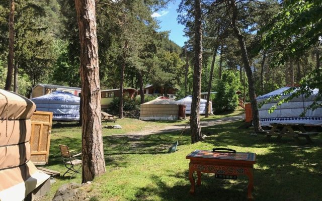 Yourtes Camping Le Reclus