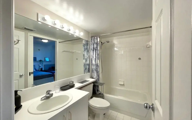 Exclusive Condo 10 Min to the Beach