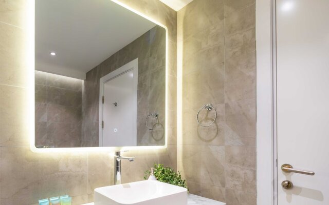 Lux The Marina Sea View Suite 2