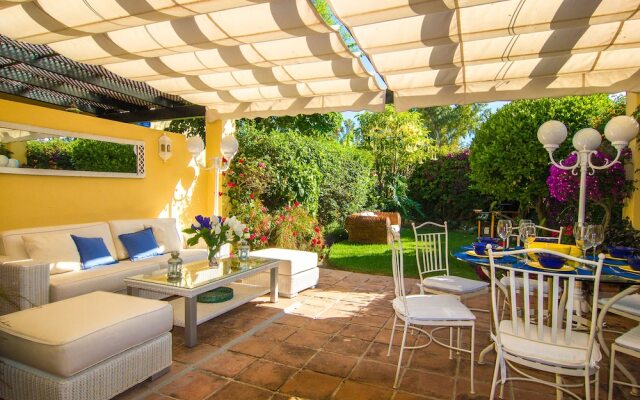 OleHolidays Azalea Playa junto a Puerto Banús