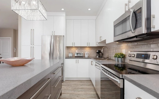 Private and Cozy 2bdr 2BA Home in Kitsilano