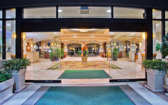 Holiday Inn Hotel & Suites North Vancouver by IHG