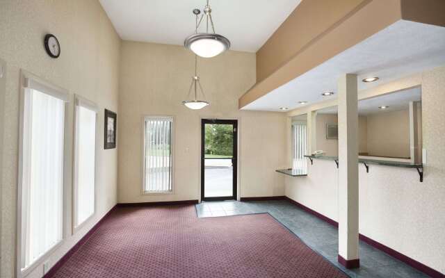 Travelodge by Wyndham La Porte/Michigan City Area