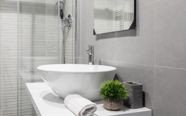 A World Aparts - 23 Artisti