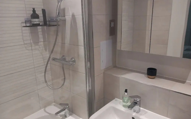 Tranquil Loughton Apartment Retreat