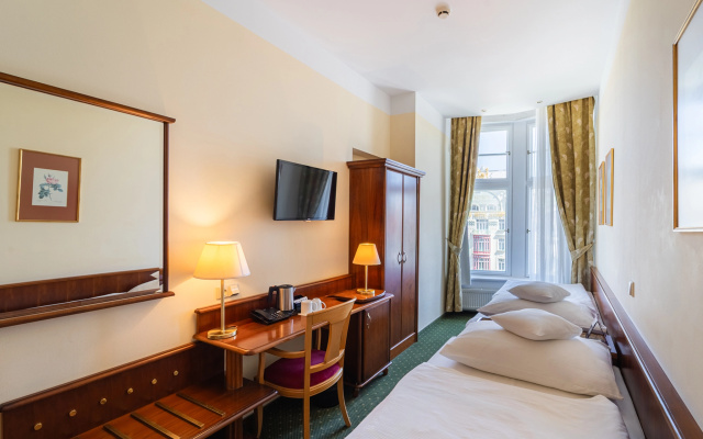 EA Hotel Rokoko