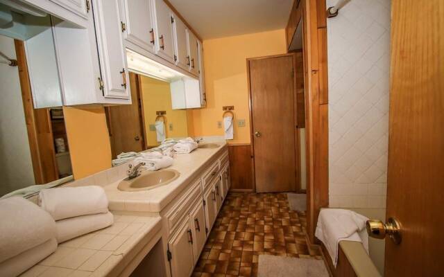 Grande Lodge 1053 by RedAwning