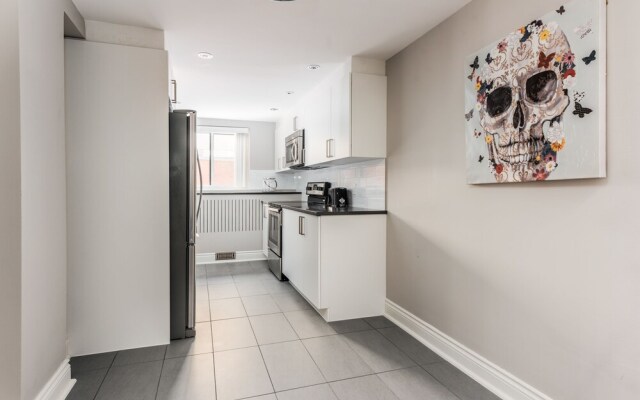 Bold Downtown Montréal Suites by Sonder