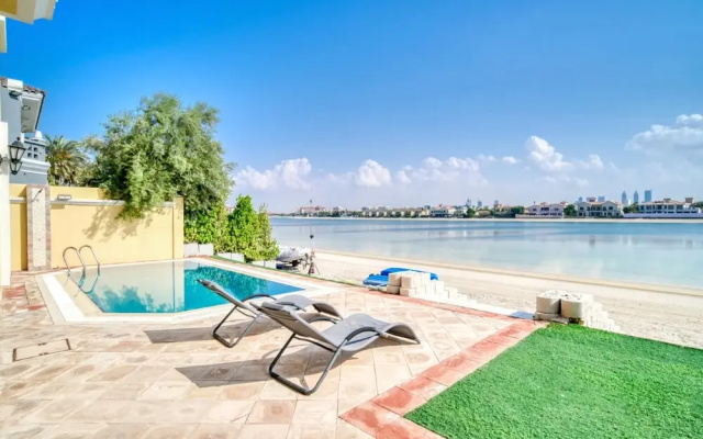 Exclusive 6BR Palm Villa w Private Pool and Beach