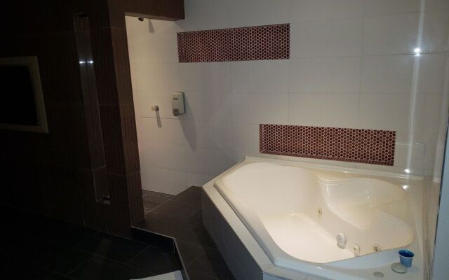 Hotel 56 Avenue Plaza