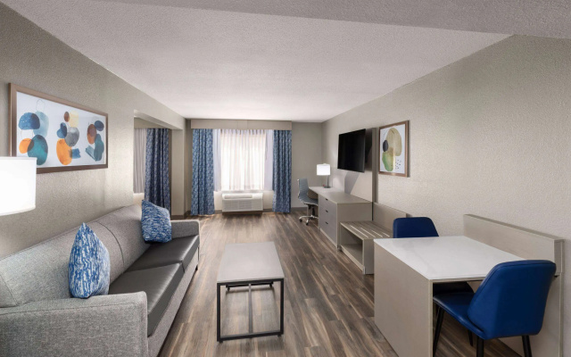 Wingate by Wyndham Sulphur Near Lake Charles