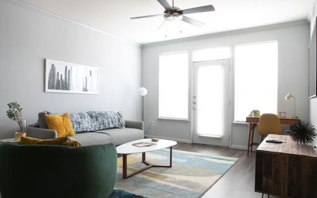 WanderJaunt - Luxe Downtown Austin Apts