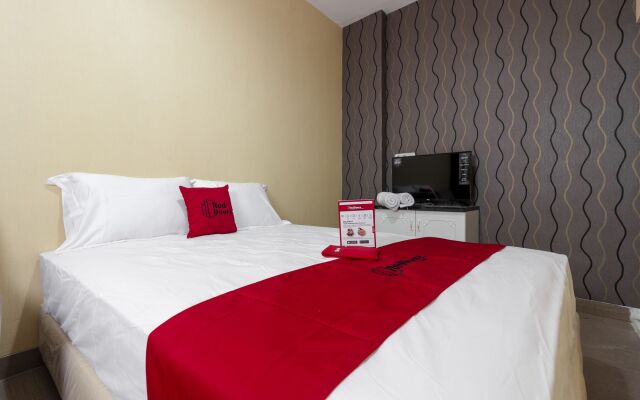 RedDoorz Plus @ Cipete Damai