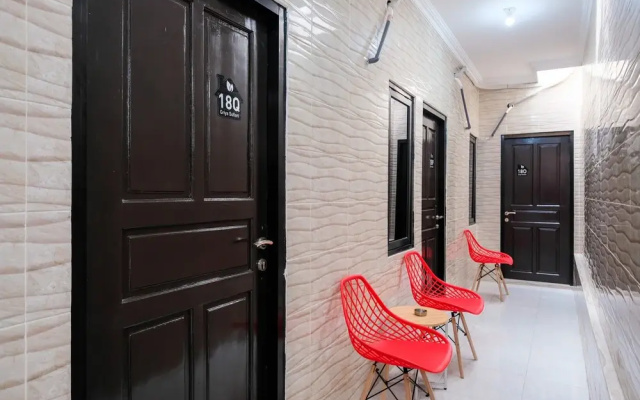 RedDoorz Syariah near Stasiun Gubeng 2