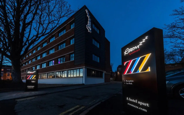 Апарт-отель Roomzzz Chester City