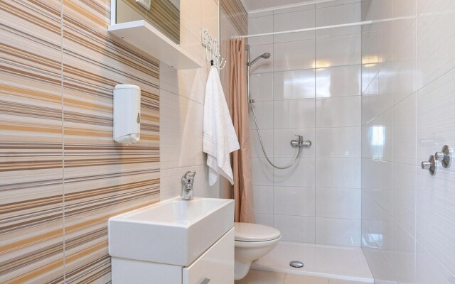 Stunning Home in Kremena With Wifi and 3 Bedrooms