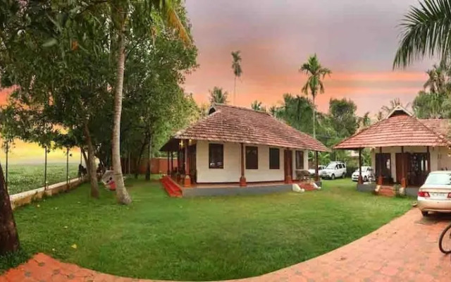 Saro Lake County Hotel