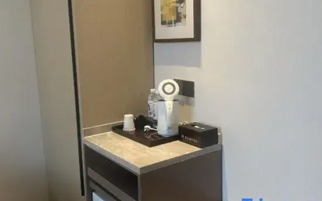 Rezen Select Hotel (Chaka Salt Lake)