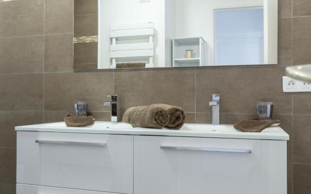 GORGEOUS APT with TERRACE, ELEVATOR, AC, FREE PARKING