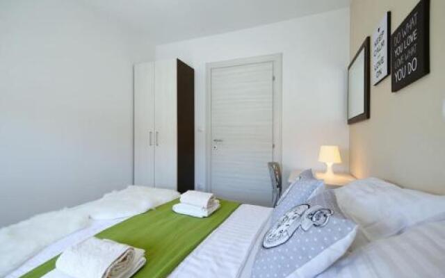 Oleandra Apartments