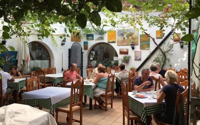 Hotel Restaurante Blanco y Verde