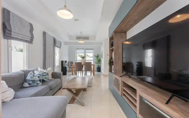 Luxurious Spacious 3-bedroom Villa With Private Pool at Springs 10