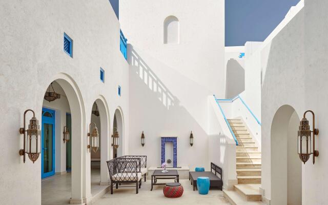 Hilton Salwa Beach Resort & Villas