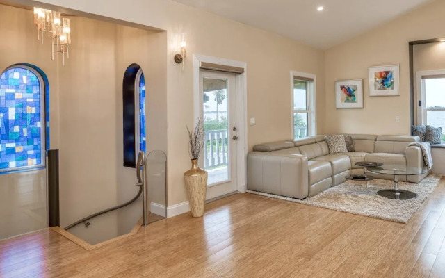 Dolphin Bay Apartment