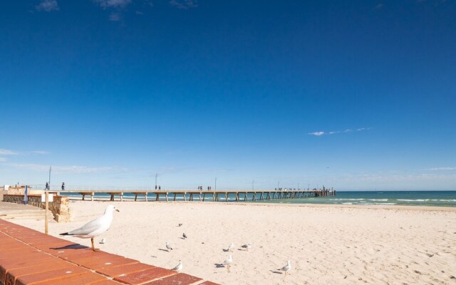 Aqua Waves Glenelg Central Studio Apt