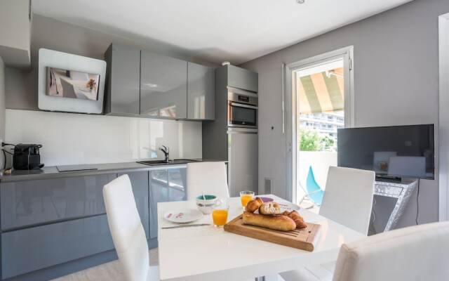 Modern A-C Studio by Weekome