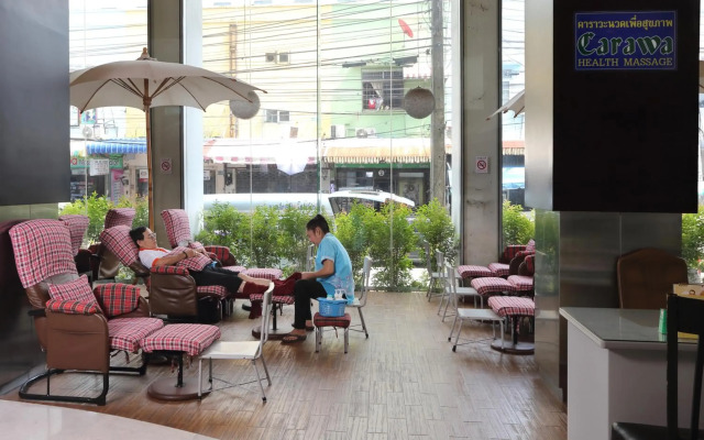 Golden Crown Grand Hotel