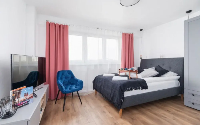 Studio Krakow Czarnowiejska by Renters