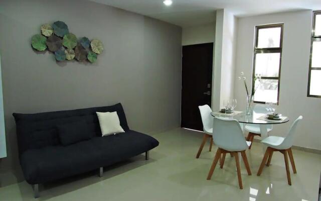 Palmarena Rooms and Residences - Long Stay Comfort with Parking, Sauna, Gym and Pool (Steps from 5th Avenue)