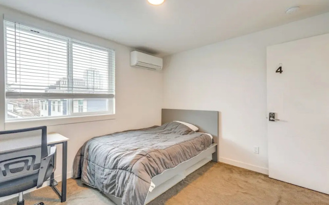 Walk to UW: Townhome w/ Rooftop Patio!