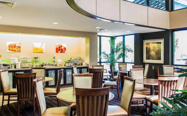 Quality Inn & Suites Peoria North