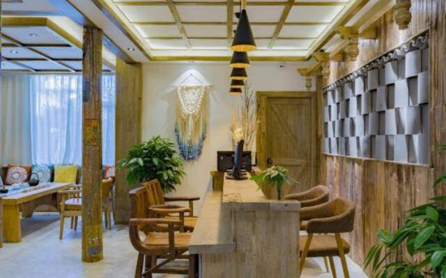 Yishu·designer light luxury vacation B & B